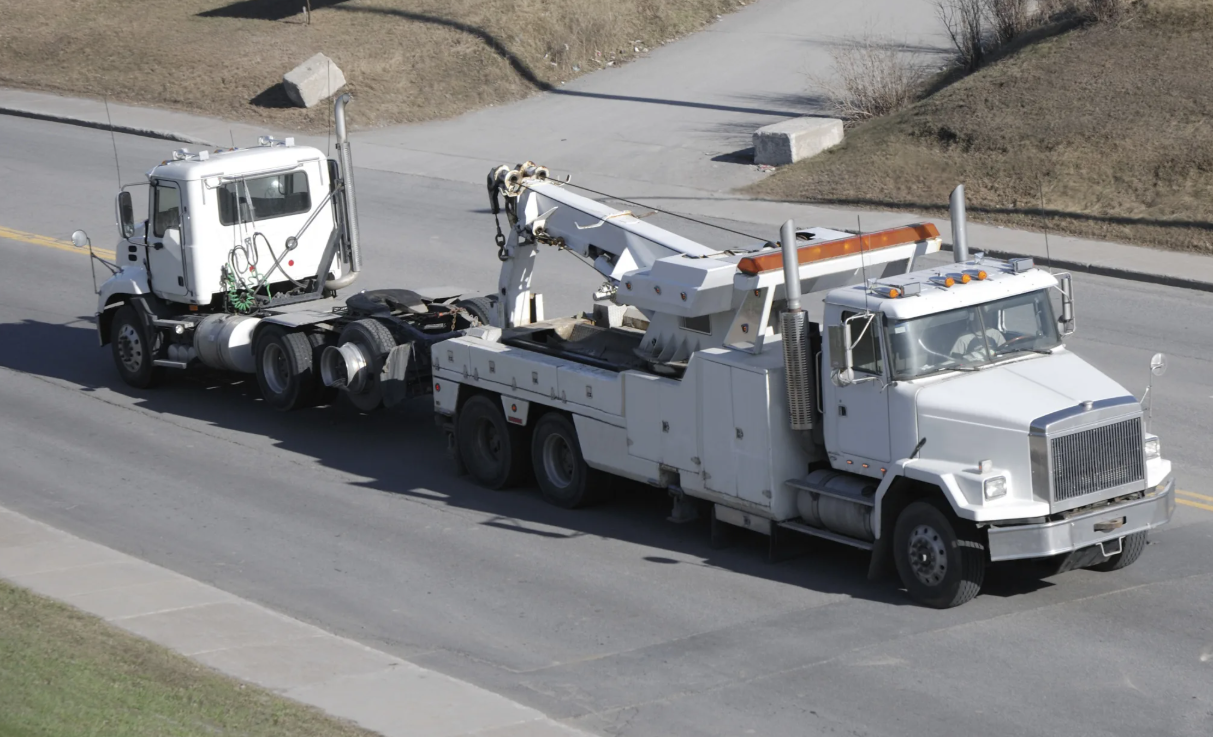 heavy-duty towing vs flatbed towing